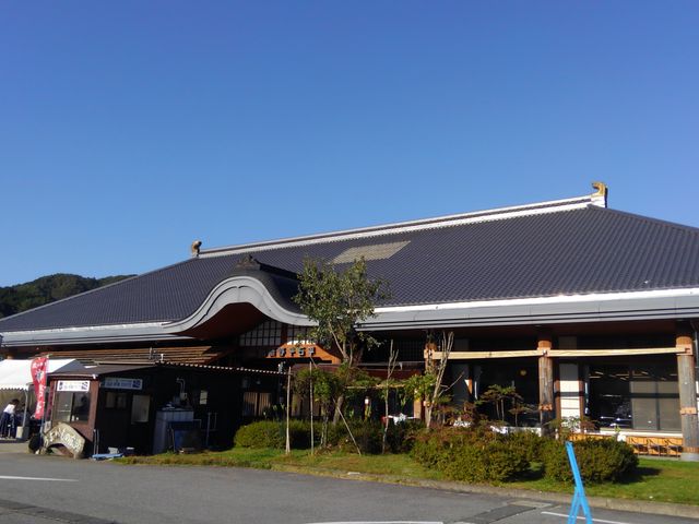 ���t��A�z�����錚���ł��B_���̉w �M�B�V���Ε�