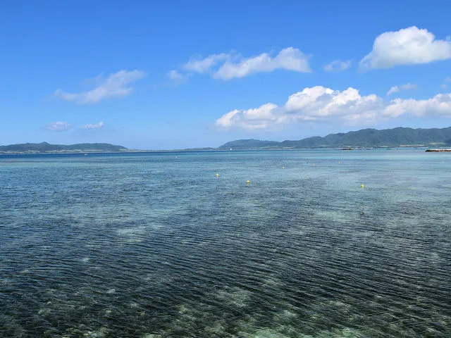 与那国島の透明度の高い海と海中の地形