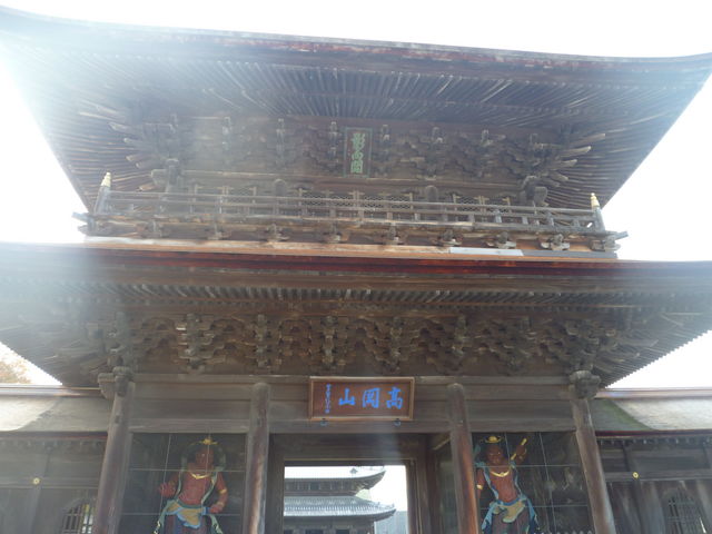 ���j�������܂��B������ʂ��Ē��֓���܂��B_������