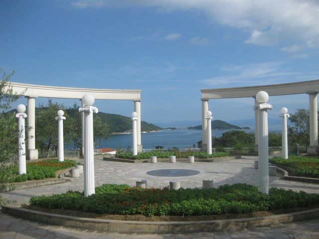 �ӂꂠ���L��@�����̌����̊Ԃ��珬�����̔������`���܂��B_�I���[�u��