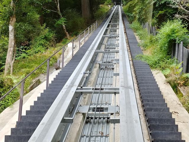 �P�[�u���J�[����̌i�F_�Ɣn�R