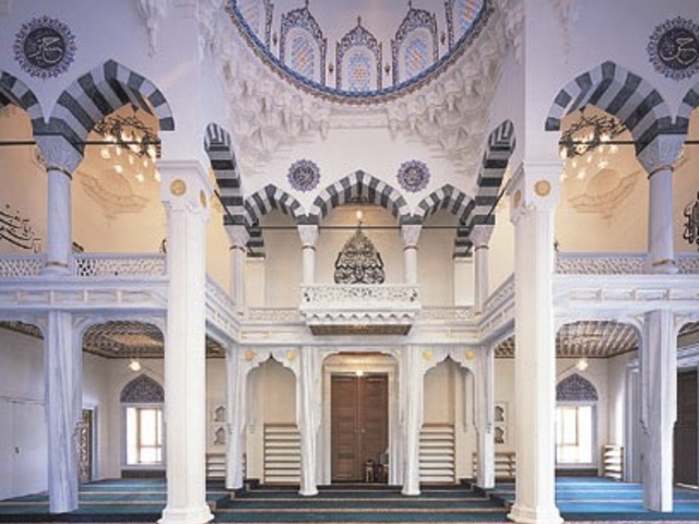 �����W���[�~�B�E�g���R�����Z���^�[