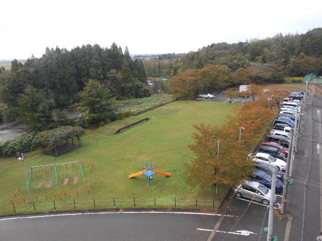 gV[̌얀ӂꂠL̓eʐ^1