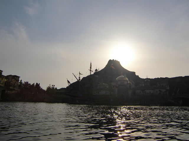 �S���h������_�����f�B�Y�j�[�V�[(R)