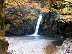 紅葉とのマッチングが良い 横谷峡 四つの滝の紅葉の口コミ じゃらんnet