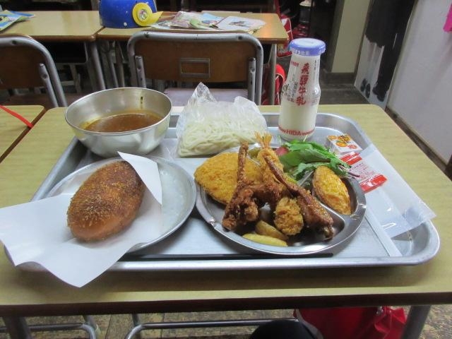 �ǂ����Ȃ��������͋C�̏��a�̊w�Z���H�B�u�����v�ŐH�ׂ�B_��ˍ��R���g���~���[�W�A��