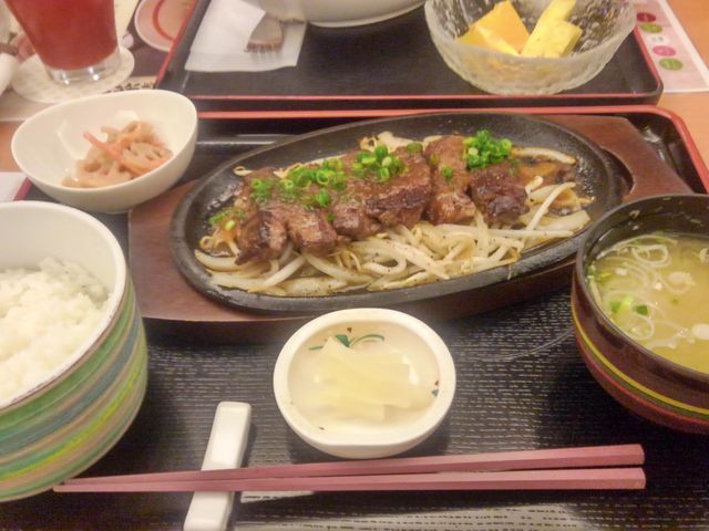 �\�����̃T�[���C���X�e�[�L_�z�e���G�~�V�A�D�y�@�X�p�E�A���p