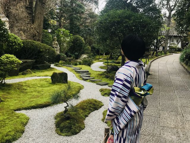 数少ない中から選んだ着物と帯。素敵に着付けていただいたのでオプション無しでも満足できる内容でした!_着物レンタルVASARA鎌倉駅前店