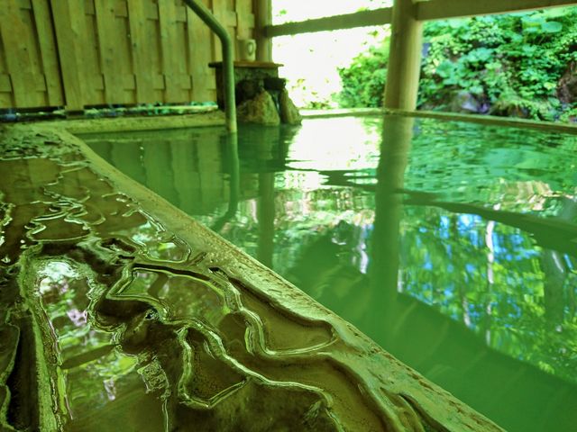 白骨温泉 長い歴史の湯船_白骨温泉