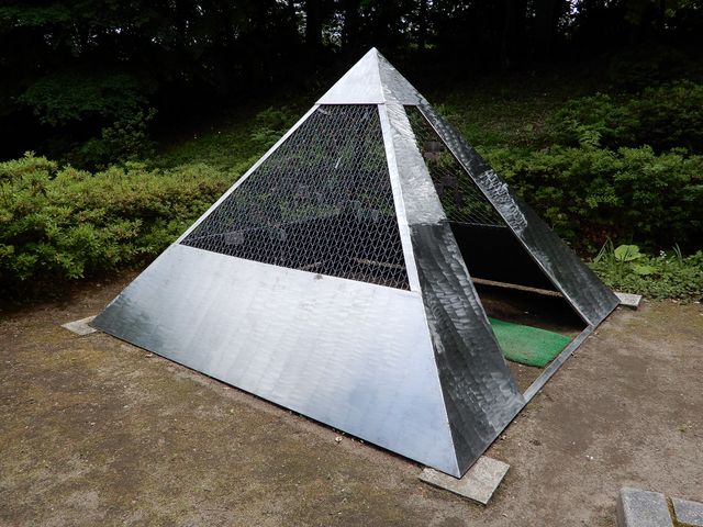 �`���قɂ������s���~�b�h�B�����ɂ͑�R�̊G�n���邳��Ă��܂����B_�L���X�g�̗�����