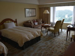 �O���`������̃z�e���A�\�V�A���R���]�[�g�ւ̓��e�ʐ^1