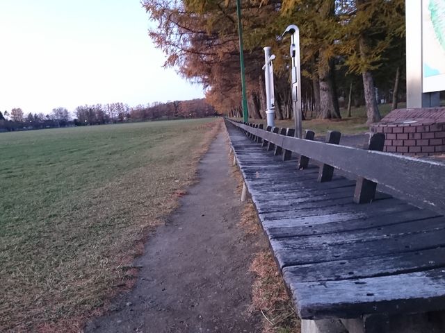 400m�ؐ��x���`�͂�͂蒷��_�΃��u�����E�O���[���p�[�N�i400m�x���`�j