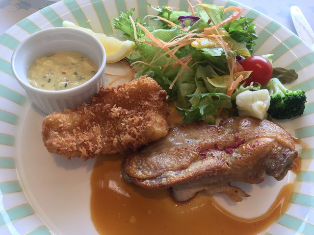 ���g���̐H���͂ӂ�ӂ�ŁA�^���^���\�[�X�Ƃ悭�����܂����B�{�̃\�e�[�͔炪�p���b�Ƃ��Ă��܂����B_�z�e���I�[�N���_��