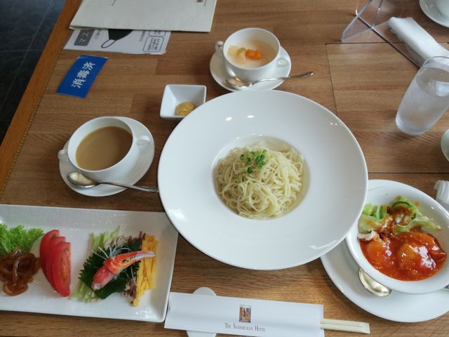 �ܖڗ�₵�˂ƃG�r�`��_THE�@SAIHOKUKAN�@HOTEL