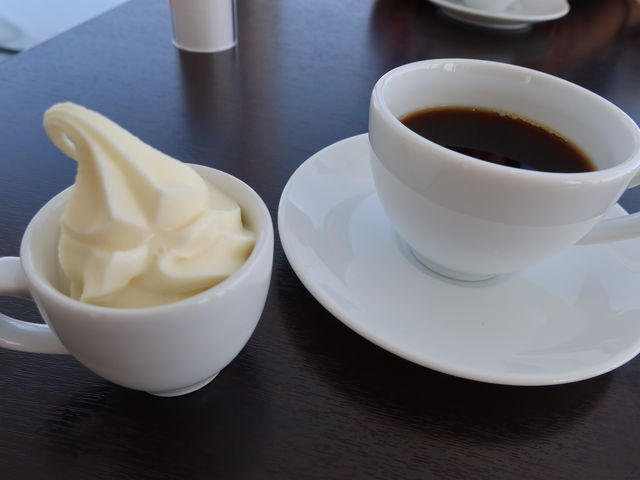 yosshyCOWCOW Cafe̓eʐ^5