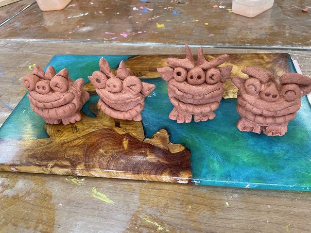 �Ƒ�4�l�A4�̂��I�X�A���X�΂ɂȂ�悤�ɍ쐬���܂����B_Three little birds
