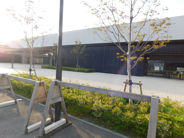 ���̉w�B�������`���فB_���̉w���c����