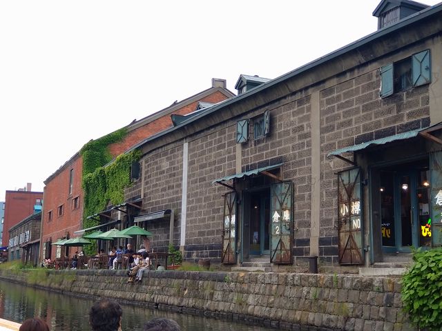 �^�͂ƐΑ��q�ɌQ