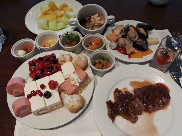 �r�[�t�X�e�[�L�@�@�A���e�B�p�X�g
�s���N�n�̃X�C�[�c_�R�[�g���[�h�}���I�b�g��������z�e��