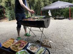 �Ђ��낳��̐�ƐX�̃o�[�x�L���[�����h�ւ̓��e�ʐ^1