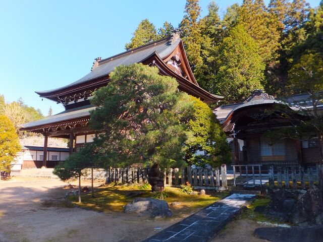 �{���ׂ̗ɂ͓��j�������̌ɗ������ԁB_�@�Q��