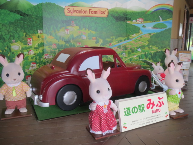 �E�T�M�̃}�X�R�b�g�����킢��_���̉w�݂ԁi�Ƃ��߂��X�e�[�V�����j