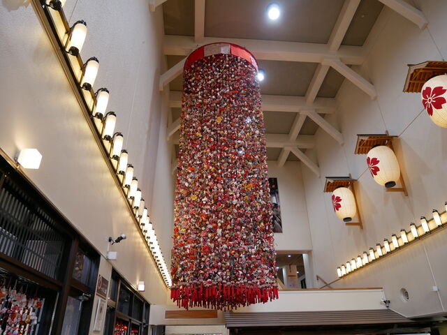 �K�����ĂԎP�݂邵���ł�_���̉w �N���X�e���\�����i�\�����n��n��Y�ƐU���Z���^�[�j