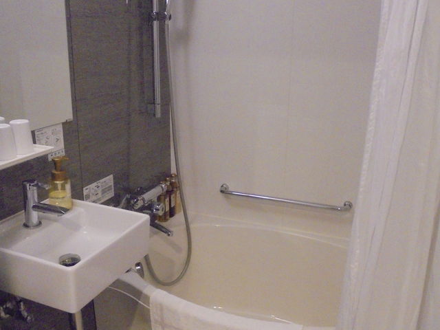 �o�X���[���@�ʎq�^�̃o�X�^�u�ł������_���K�[�f���p���X