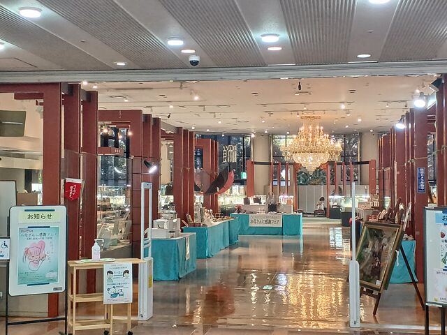 �X���̗l�q_�����Ă炷�i�R�����n��Y�ƃZ���^�[�j