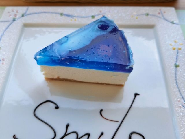 �J�t�F�@�X�}�C���Ő���`�[�Y�P�[�L�B���߂̗ǂ��J�t�F�ł��B_����Y