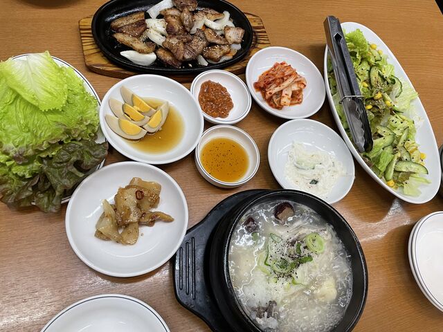 �q�i�^����̃I���j�H�� �{�X�̓��e�ʐ^1