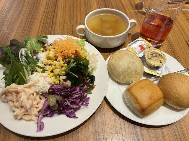 �r���b�t�F�̃T���_�ƃp��_�A�[�g�z�e�����闢�����O�E�b�h