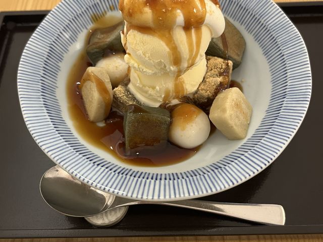 ����Ղ�����̂��߂��� CAFE & GALLERY�̓��e�ʐ^1