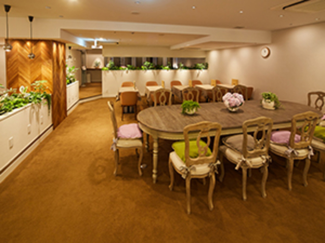 ������p�t���A�̃_�C�j���O���[���ł́A�y�H����w���V�[���j���[�ȂǏ����ڐ��̖L�x�ȃ��j���[�����p�ӂ��Ă��܂��B_�_�˃T�E�i���X�p