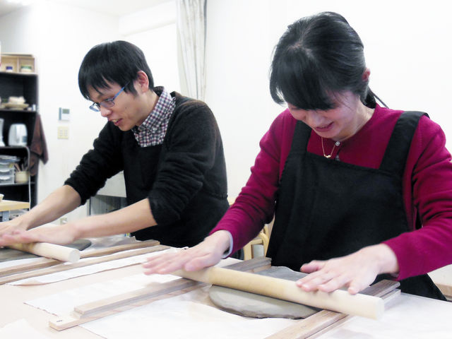 ��т˂�̌��̓e�[�u���ŔS�y��L�΂��āA����Ă����܂��B_���|�����_����