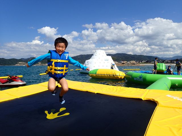 �y�g�����|�����z�C�̏�̃g�����|�����͑u���I��ђ��˂�̂��y�����I_�t�����b�N�V�[�A�h�x���`���[�p�[�N