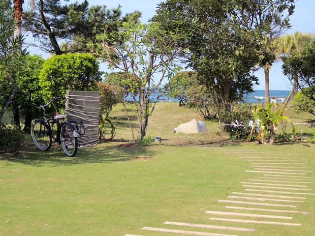 �N���u�̎Ő��K�[�f���A�ڂ̑O�͐��C�݂ł��B�k��17�b�A�����ɂ���37m�ŊC�݂ł��B_SURF CITY �{��