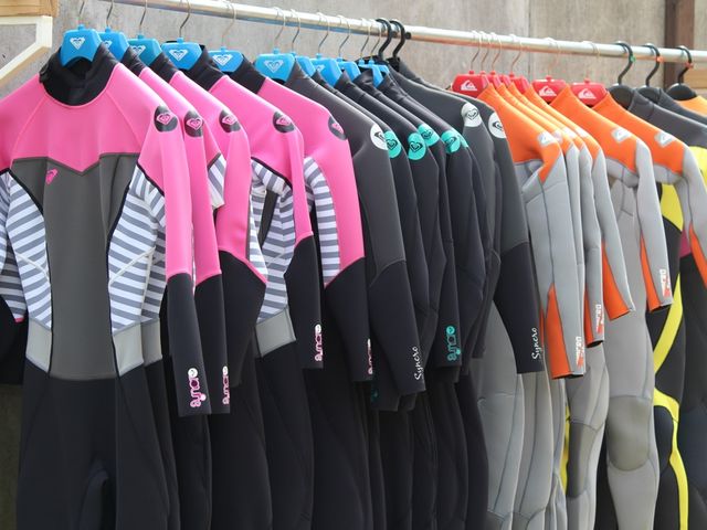 ROXY�E�F�b�g�X�[�c�������^���ł��܂��B�ŐV���f���𑵂��Ă���܂��B_SURF CITY �{��