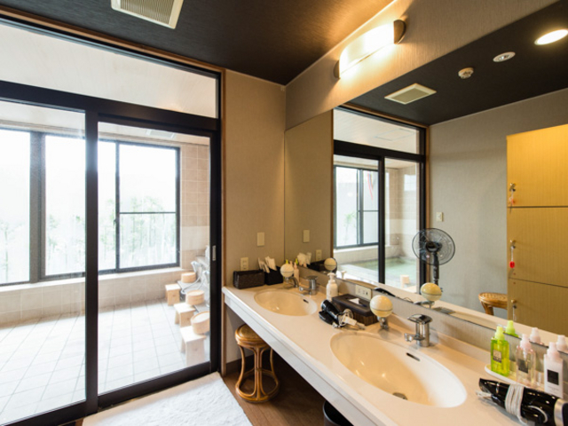 �y�E�ߏ��z_���u�}�b�N�X���]�[�g���| �{�l����