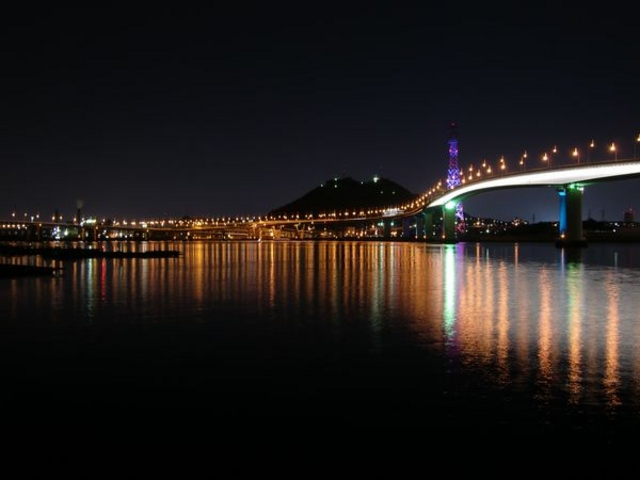 ディナークルーズでは広島湾の夜景をお楽しみいただけます。_広島ベイクルーズ銀河