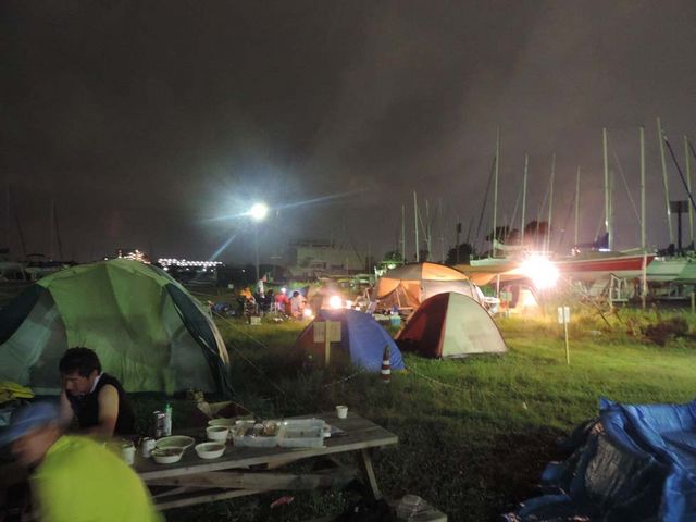 �}���[�i�ł̃e���g���B_NPO�@�l�@�G�R�~���[���Y�@�΂ƌΎ��R�w�Z