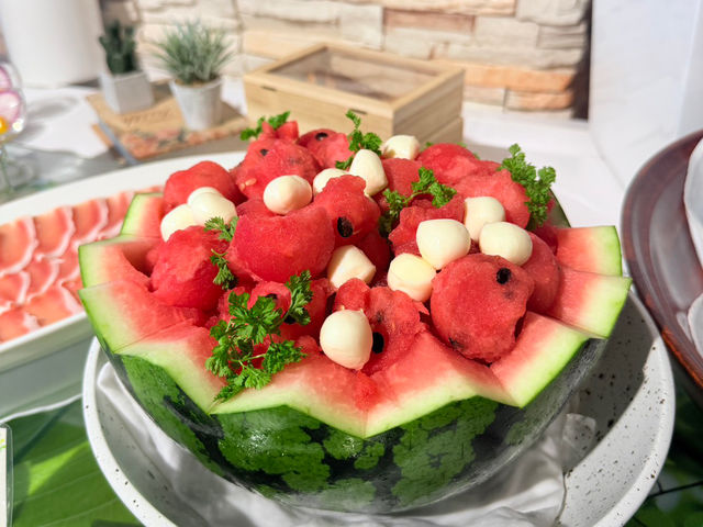 �X�C�J���`�[�Y�̃T���__�z�e���}���m�A���]�[�g����