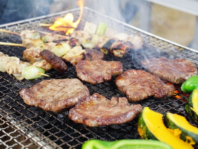 ����������������A�ɂ��A�j�N_�o�[�x�L���[�K�[�f�����s�i�X�͌���