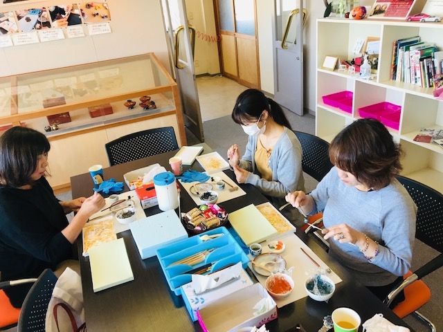 �������|��