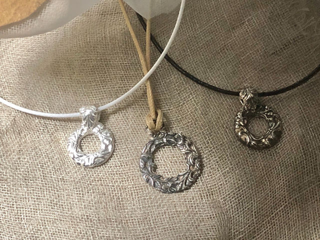 �ዾ�z���_�[�ɂ��Ȃ�y���_���g�w�b�h_�A�g���G Un-Petit-Coin