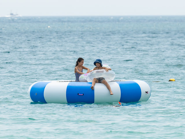 �V�A�N�e�B�r�e�B�y�E�H�[�^�[�g�����|�����z�C��Œ��˂āA���ŁA��э���Ł�_���}���[�i