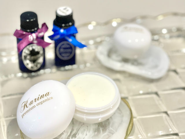 ������Ă�A�ɏ�N���[�����b�X���̗l�q�ł��B
�h���܁A�����܁A�A���R�[���t���[�ō��܂�_Camomille Matricaire