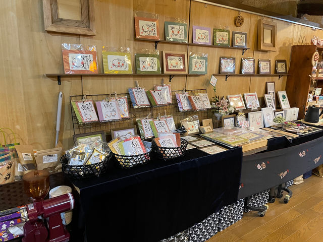 �ق����背�g���A�[�g�J�t�F