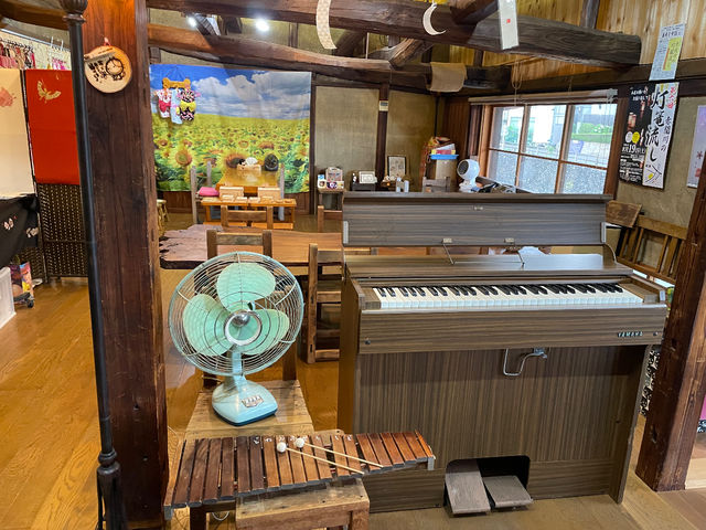 �ق����背�g���A�[�g�J�t�F