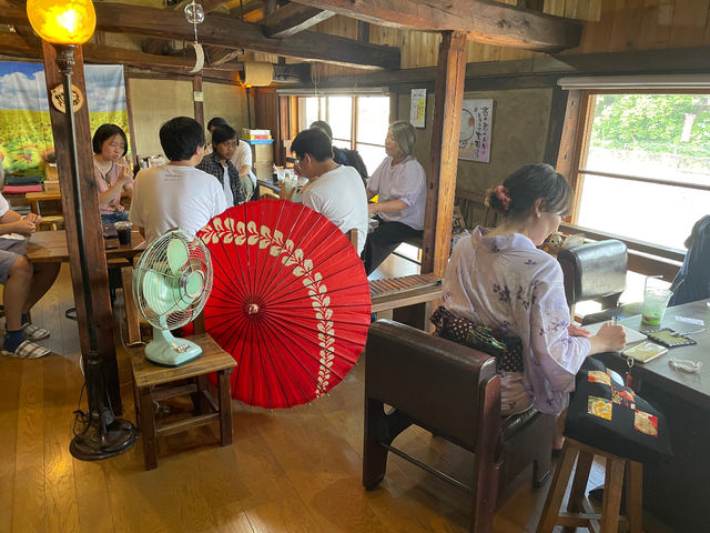 �ق����背�g���A�[�g�J�t�F